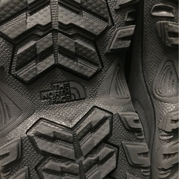 The North Face Youth Alpenglow IV Winter Boots - TNF Black & Grey, Kids Size 13 - Picture 7 of 12